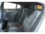 Volvo C40 Recharge Twin Intro Edition 78 kWh | 360° Parkeercamera | Parkeersensoren voor + achter | Panoramadak | Harman Kardon Premium Audio | Electrische bedienbare voorstoelen | 20'' Lichtmetalen velgen |