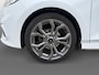 Ford Fiesta 95PK EcoBoost ST-Line | Keyless | Lichtmetalen Velgen | Climate Control | Apple CarPlay/Android Auto | LED Dagrijverlichting | Cruise Control | Armsteun | Elektrische Ramen & Spiegels |