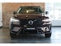 Volvo XC60 T6 Plug-in hybrid AWD Ultra Dark | Luchtvering | Semi-Electrische Wegklapbare Trekhaak | Stoelverwarming | Stuurwielverwarming | Harman Kardon Premium Audio | Google infotainment | 360° Parkeercamera | Parkeersensoren voor + achter