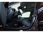 Volvo XC60 T6 Plug-in hybrid AWD Ultra Dark | Luchtvering | Semi-Electrische Wegklapbare Trekhaak | Stoelverwarming | Stuurwielverwarming | Harman Kardon Premium Audio | Google infotainment | 360° Parkeercamera | Parkeersensoren voor + achter