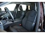 Volvo XC60 T6 Plug-in hybrid AWD Ultra Dark | Luchtvering | Semi-Electrische Wegklapbare Trekhaak | Stoelverwarming | Stuurwielverwarming | Harman Kardon Premium Audio | Google infotainment | 360° Parkeercamera | Parkeersensoren voor + achter