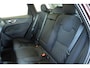 Volvo XC60 T6 Plug-in hybrid AWD Ultra Dark | Luchtvering | Semi-Electrische Wegklapbare Trekhaak | Stoelverwarming | Stuurwielverwarming | Harman Kardon Premium Audio | Google infotainment | 360° Parkeercamera | Parkeersensoren voor + achter