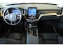 Volvo XC60 T6 Plug-in hybrid AWD Ultra Dark | Luchtvering | Semi-Electrische Wegklapbare Trekhaak | Stoelverwarming | Stuurwielverwarming | Harman Kardon Premium Audio | Google infotainment | 360° Parkeercamera | Parkeersensoren voor + achter