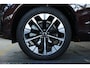 Volvo XC60 T6 Plug-in hybrid AWD Ultra Dark | Luchtvering | Semi-Electrische Wegklapbare Trekhaak | Stoelverwarming | Stuurwielverwarming | Harman Kardon Premium Audio | Google infotainment | 360° Parkeercamera | Parkeersensoren voor + achter