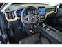 Volvo XC60 T6 Plug-in hybrid AWD Ultra Dark | Luchtvering | Semi-Electrische Wegklapbare Trekhaak | Stoelverwarming | Stuurwielverwarming | Harman Kardon Premium Audio | Google infotainment | 360° Parkeercamera | Parkeersensoren voor + achter