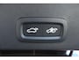 Volvo XC40 B4 Plus Dark |Semi-Electrische Wegklapbare Trekhaak | Verwarmbare voorstoelen | achterbank en voorruit | Adaptieve cruise control | Premium audio by Harman Kardon | Apple carplay/Android auto | Privacy Glass