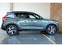 Volvo XC40 B4 Plus Dark |Semi-Electrische Wegklapbare Trekhaak | Verwarmbare voorstoelen | achterbank en voorruit | Adaptieve cruise control | Premium audio by Harman Kardon | Apple carplay/Android auto | Privacy Glass