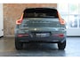 Volvo XC40 B4 Plus Dark |Semi-Electrische Wegklapbare Trekhaak | Verwarmbare voorstoelen | achterbank en voorruit | Adaptieve cruise control | Premium audio by Harman Kardon | Apple carplay/Android auto | Privacy Glass