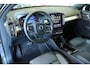Volvo XC40 B4 Plus Dark |Semi-Electrische Wegklapbare Trekhaak | Verwarmbare voorstoelen | achterbank en voorruit | Adaptieve cruise control | Premium audio by Harman Kardon | Apple carplay/Android auto | Privacy Glass