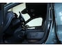 Volvo XC40 B4 Plus Dark |Semi-Electrische Wegklapbare Trekhaak | Verwarmbare voorstoelen | achterbank en voorruit | Adaptieve cruise control | Premium audio by Harman Kardon | Apple carplay/Android auto | Privacy Glass