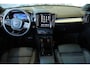 Volvo XC40 B4 Plus Dark |Semi-Electrische Wegklapbare Trekhaak | Verwarmbare voorstoelen | achterbank en voorruit | Adaptieve cruise control | Premium audio by Harman Kardon | Apple carplay/Android auto | Privacy Glass