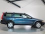Volvo XC70 2.5 T Xenon, Schuifdak, Cruise Control, Trekhaak, Android Auto,