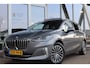 BMW 2-Serie Active Tourer (U06) 225e 245PK XDRIVE LUXURY Panodak | SOH 96% | Navi | Memory | Harman Kardon | Head-Up | 17 Inch Lm | Comfort Acces |