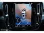 Volvo XC40 Recharge P8 409 PK AWD R-Design, Wit parelmoer, Zwart dak, Donker glas, Stoel-stuurverwarming, Cruise, Clima, Navi, App connect , Pdc + Camera rondom