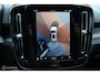 Volvo XC40 Recharge P8 409 PK AWD R-Design, Wit parelmoer, Zwart dak, Donker glas, Stoel-stuurverwarming, Cruise, Clima, Navi, App connect , Pdc + Camera rondom