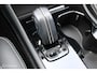 Volvo XC40 Recharge P8 409 PK AWD R-Design, Wit parelmoer, Zwart dak, Donker glas, Stoel-stuurverwarming, Cruise, Clima, Navi, App connect , Pdc + Camera rondom