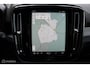 Volvo XC40 Recharge P8 409 PK AWD R-Design, Wit parelmoer, Zwart dak, Donker glas, Stoel-stuurverwarming, Cruise, Clima, Navi, App connect , Pdc + Camera rondom