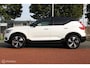 Volvo XC40 Recharge P8 409 PK AWD R-Design, Wit parelmoer, Zwart dak, Donker glas, Stoel-stuurverwarming, Cruise, Clima, Navi, App connect , Pdc + Camera rondom