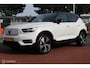 Volvo XC40 Recharge P8 409 PK AWD R-Design, Wit parelmoer, Zwart dak, Donker glas, Stoel-stuurverwarming, Cruise, Clima, Navi, App connect , Pdc + Camera rondom