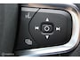 Volvo XC40 Recharge P8 409 PK AWD R-Design, Wit parelmoer, Zwart dak, Donker glas, Stoel-stuurverwarming, Cruise, Clima, Navi, App connect , Pdc + Camera rondom