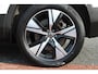 Volvo XC40 Recharge P8 409 PK AWD R-Design, Wit parelmoer, Zwart dak, Donker glas, Stoel-stuurverwarming, Cruise, Clima, Navi, App connect , Pdc + Camera rondom