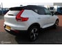 Volvo XC40 Recharge P8 409 PK AWD R-Design, Wit parelmoer, Zwart dak, Donker glas, Stoel-stuurverwarming, Cruise, Clima, Navi, App connect , Pdc + Camera rondom