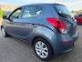 Hyundai i20 1.2i i-Vision 5 drs met parkeersensoren en airco en cruise controle en nieuwe apk