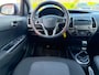 Hyundai i20 1.2i i-Vision 5 drs met parkeersensoren en airco en cruise controle en nieuwe apk