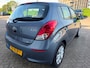 Hyundai i20 1.2i i-Vision 5 drs met parkeersensoren en airco en cruise controle en nieuwe apk