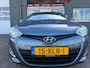 Hyundai i20 1.2i i-Vision 5 drs met parkeersensoren en airco en cruise controle en nieuwe apk
