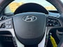 Hyundai i20 1.2i i-Vision 5 drs met parkeersensoren en airco en cruise controle en nieuwe apk