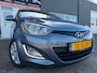 Hyundai i20 1.2i i-Vision 5 drs met parkeersensoren en airco en cruise controle en nieuwe apk