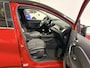 Renault Captur 90PK TCe Intens | Navi | Camera | Climate Control | Parkeersensoren | Apple CarPlay/Android Auto | Licht & Regen Sensor | Full LED | Lichtmetalen Velgen | Armsteun |