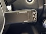 Renault Captur 90PK TCe Intens | Navi | Camera | Climate Control | Parkeersensoren | Apple CarPlay/Android Auto | Licht & Regen Sensor | Full LED | Lichtmetalen Velgen | Armsteun |