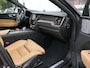 Volvo XC60 2.0 Recharge T8 AWD Inscription | Luchtvering | Bowers & Wilkens | Nappa | Stoelventilatie | 360°-camera | Trekhaak | 22-inch velgen | Head-up display | Apple-/Android Carplay | Full-LED | Massage stoelen