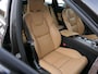 Volvo XC60 2.0 Recharge T8 AWD Inscription | Luchtvering | Bowers & Wilkens | Nappa | Stoelventilatie | 360°-camera | Trekhaak | 22-inch velgen | Head-up display | Apple-/Android Carplay | Full-LED | Massage stoelen