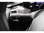 Toyota Urban Cruiser Dynamic 61 kWh | Stuur en stoelverwarming | Navigatie | Parkeersensoren | All season banden |