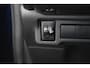 Toyota Urban Cruiser Dynamic 61 kWh | Stuur en stoelverwarming | Navigatie | Parkeersensoren | All season banden |