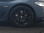 BMW 5-Serie Touring 530e M Sport PHEV 293pk Dealer O.H. | Active Steering | Trekhaak Af Fabriek | Panodak | Head Up | Adaptive Cruise | Adaptief Onderstel | Camera | Laser LED | Lederen Comfortstoelen Memory & Verwarmd | Sfeerverlichting | Blis | Plug In Hybrid |