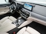 BMW 5-Serie Touring 530e M Sport PHEV 293pk Dealer O.H. | Active Steering | Trekhaak Af Fabriek | Panodak | Head Up | Adaptive Cruise | Adaptief Onderstel | Camera | Laser LED | Lederen Comfortstoelen Memory & Verwarmd | Sfeerverlichting | Blis | Plug In Hybrid |