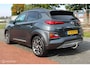 Hyundai Kona 1.6 GDI HEV Premium, Stoel-stuurverwarming + koeling, Trekhaak, Donker glas, Navi, App connect, Cruise, Clima, head-up display, Pdc + camera