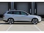 Volvo EX90 Twin Motor Performance Ultra 7p. 111 kWh | Actieve Luchtvering Met FOUR-C | Panoramadak | Premium audio by Bowers & Wilkins | Verwarmbare voorstoelen, achterbank, stuurwiel | Rondom zichtcamera | Head-up Display | 22 inch Lichtmetalen Velgen