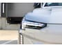 Volvo EX90 Twin Motor Performance Ultra 7p. 111 kWh | Actieve Luchtvering Met FOUR-C | Panoramadak | Premium audio by Bowers & Wilkins | Verwarmbare voorstoelen, achterbank, stuurwiel | Rondom zichtcamera | Head-up Display | 22 inch Lichtmetalen Velgen