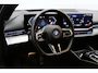 BMW i5 Touring eDrive40 M Sport Edition 84 kWh 340 PK, SOH 97 %, Panoramadak, Trekhaak, 360 Camera, H/K Sound,