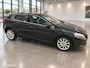 Volvo V40 1.6 T3 Momentum | Zwart | Isofix | Lichtmetaal | NAP