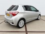 Toyota Yaris 1.5 VVT-i Dynamic 5drs - Full Map Navi | cruise control | sensoren | trekhaak | bluetooth | All Season banden