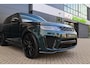 Land Rover Range Rover Sport P575 SVR | UNIEK! | SVO RACING GREEN | 24'' VOSSEN | 4X STOELVERKOELING | DEALER ONDH | HUD | ELEK TREKHAAK |