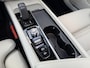 Volvo V60 Cross Country B5 AWD Pro | Trekhaak | Panoramadak | Head-up Display | Harman Kardon Audio | Parkeerverwarming | 360° Camera | Parkeersensoren | Stoelverwarming voor en achter | Elektrisch Verstelbare Voorstoelen | Cruise Control Adaptief | BLIS
