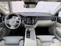 Volvo V60 Cross Country B5 AWD Pro | Trekhaak | Panoramadak | Head-up Display | Harman Kardon Audio | Parkeerverwarming | 360° Camera | Parkeersensoren | Stoelverwarming voor en achter | Elektrisch Verstelbare Voorstoelen | Cruise Control Adaptief | BLIS
