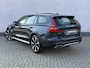 Volvo V60 Cross Country B5 AWD Pro | Trekhaak | Panoramadak | Head-up Display | Harman Kardon Audio | Parkeerverwarming | 360° Camera | Parkeersensoren | Stoelverwarming voor en achter | Elektrisch Verstelbare Voorstoelen | Cruise Control Adaptief | BLIS